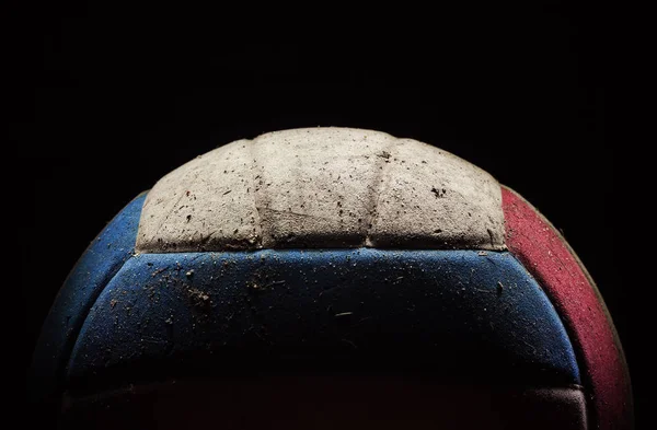 Брудні волейбол м'ячем — стокове фото