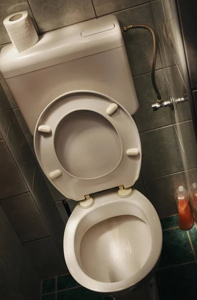 Oude gebruikte Toilet — Stockfoto