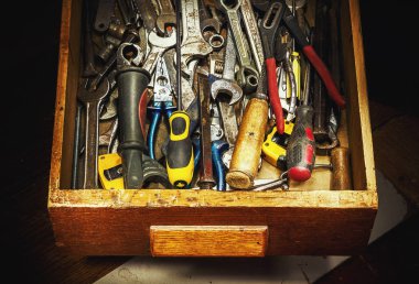 Çekmecede eski kullanılan araçlar