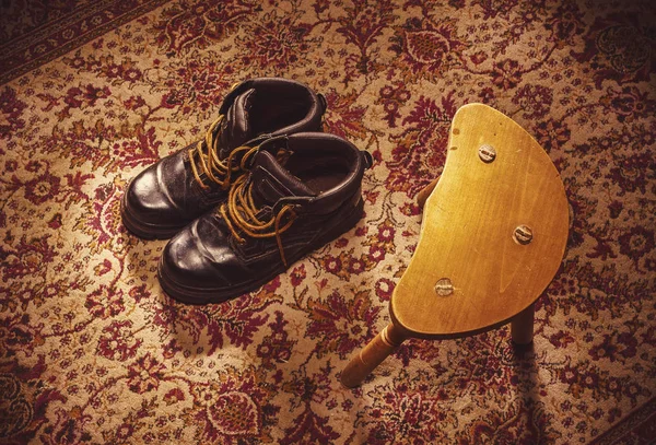 Winter Male Boots and Wooden Chair — Stock Photo, Image