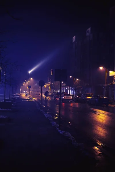 Kleine stad 's nachts in de winter — Stockfoto