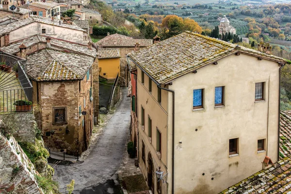 Vista de la calle Montepulciano —  Fotos de Stock