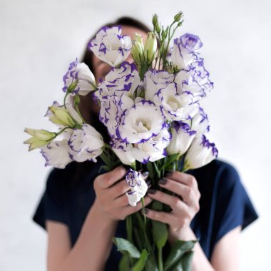 Kadın holding eustomas