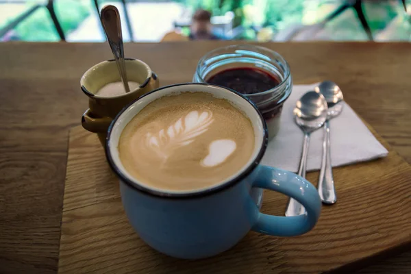 Cappuccino em vidro — Fotografia de Stock