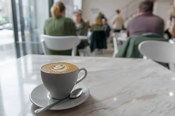 Cappuccino em coffeeshop — Fotografia de Stock