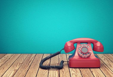 Ahşap masa üzerinde kırmızı döner telefon 