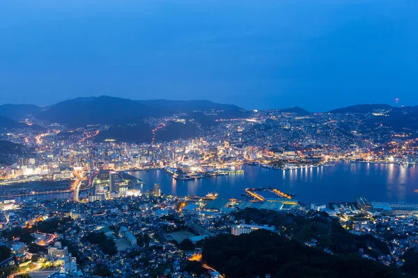 Noční město Nagasaki v Japonsku — Stock fotografie