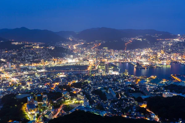 Noční město Nagasaki v Japonsku — Stock fotografie