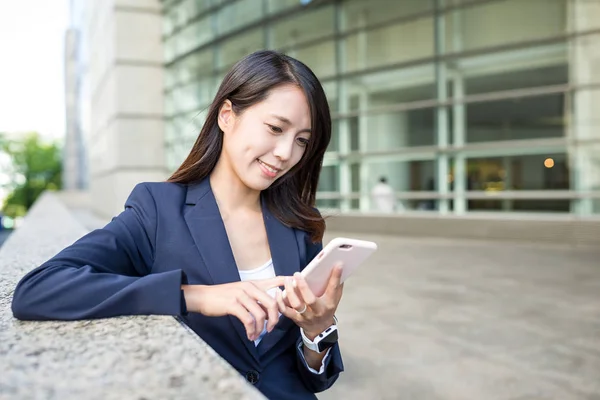 Young businesswoman using mobile phone — Stock Photo, Image