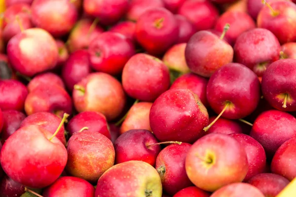 Stos jabłek z bliska — Zdjęcie stockowe