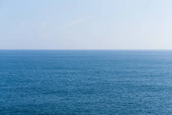 Veduta del paesaggio marino e dello skyline — Foto Stock