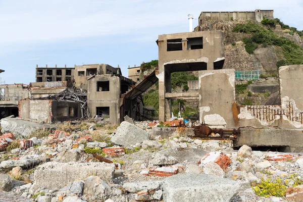 Ruinas en isla abandonada — Foto de Stock