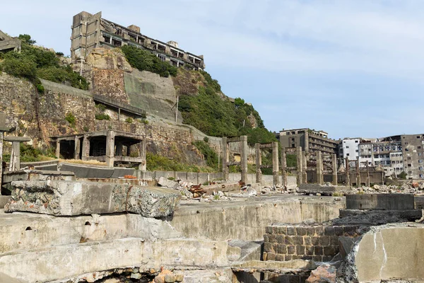 Övergivna byggnader på Gunkajima island i Japan — Stockfoto