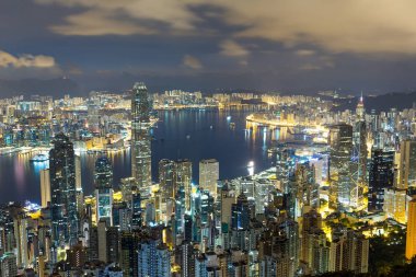 Geceleyin Hong Kong silueti 