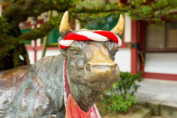 Posąg byka w Dazaifu Tenmangu sanktuarium — Zdjęcie stockowe