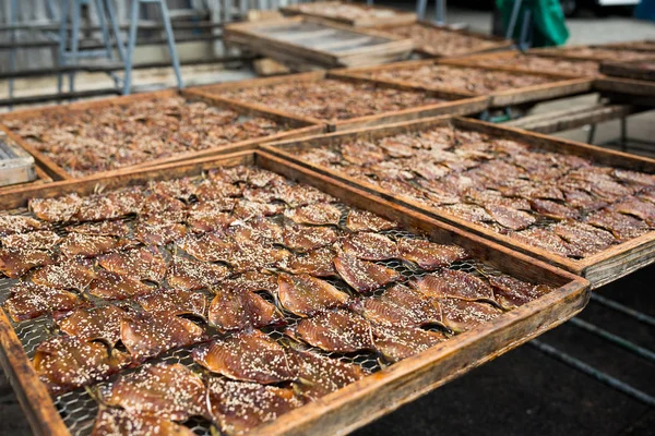 Drying out of Japanese sesame fish — Stock Photo, Image