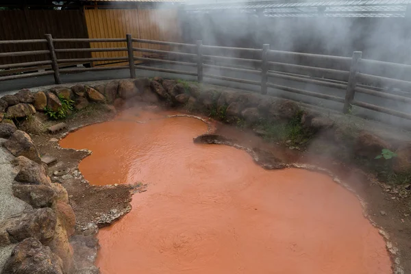 Inferno stagno di sangue nella città di Beppu — Foto Stock