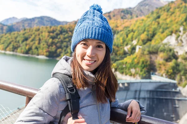 Voyageur aller à Kurobe Dam — Photo