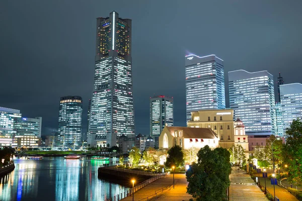 Paisaje urbano en Japón por la noche — Foto de Stock