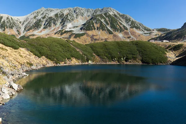 Lindo lago em montanhas Tateyama — Fotografia de Stock