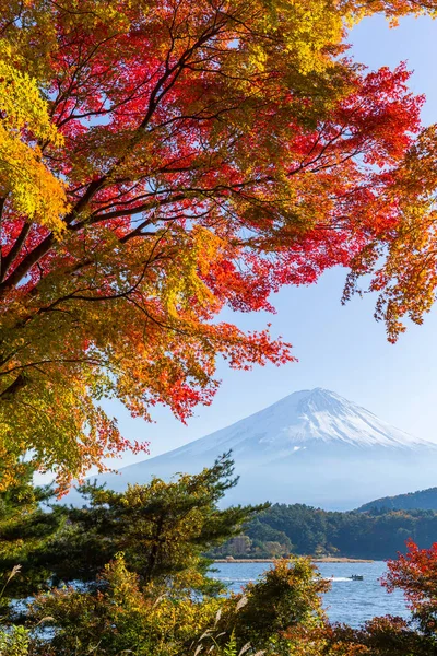 Lac et montagne Fujisan en automne — Photo