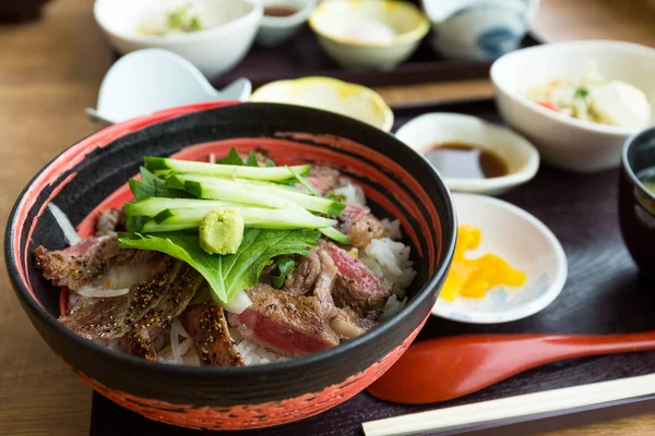 Grilled sliced of beef rice bowl — Stock Photo, Image