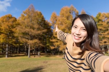 Kadın alarak fotoğraf Sonbahar sezonu