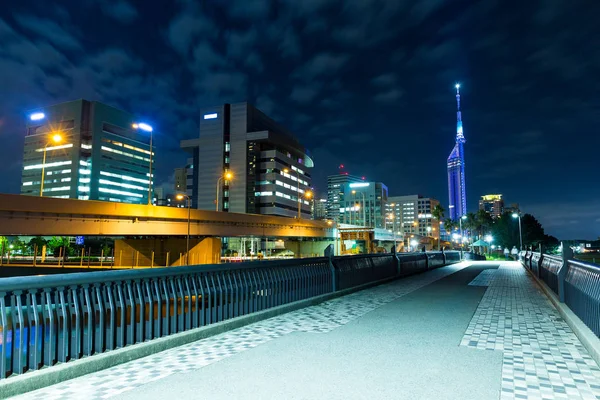 Fukuoka město v Japonsku v noci — Stock fotografie