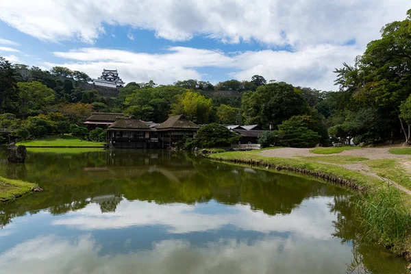 Genkyuen Garten und Hikone Schloss — Stockfoto