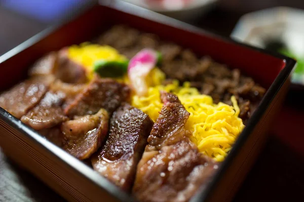 Ιαπωνικά τρόφιμα μπολ του βοείου κρέατος — Φωτογραφία Αρχείου