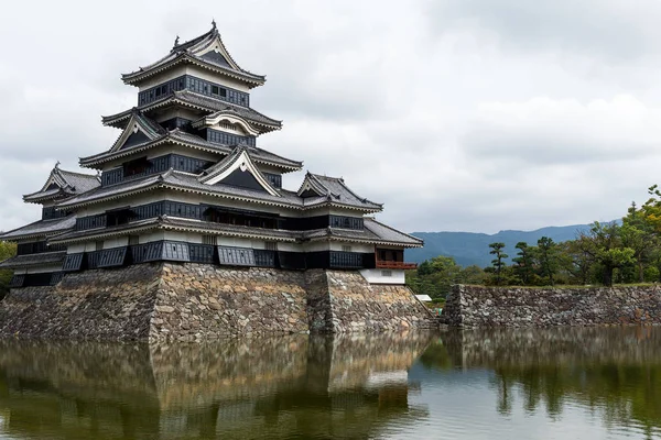 Замок Мацумото в Японии — стоковое фото