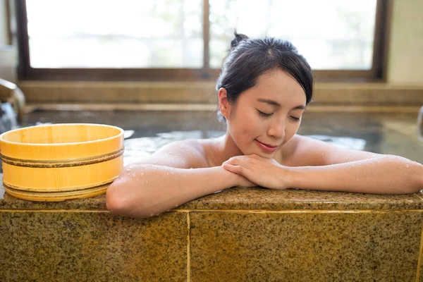 Žena s japonské onsen — Stock fotografie