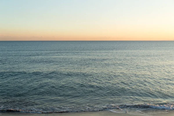 Θέα του ηλιοβασιλέματος στη θάλασσα — Φωτογραφία Αρχείου