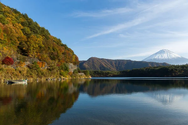 Saiko sjön och berget Fuji i höst — Stockfoto