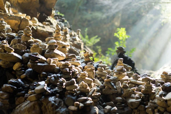 Pilhas de pedras de rocha — Fotografia de Stock