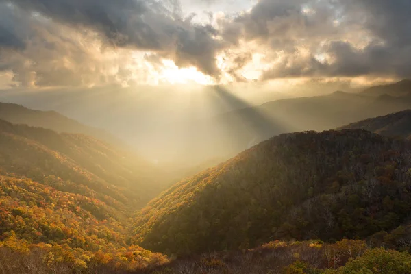 Mount Hangetsuyama günbatımı Japonya'da