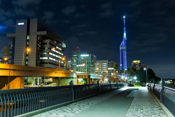 Panoráma města Fukuoka v Japonsku v noci — Stock fotografie