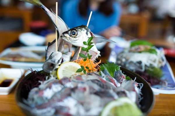 Plattfisk sashimi i japansk restaurang — Stockfoto