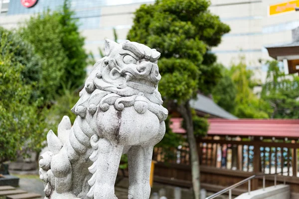 Aslan heykeli Japon Bahçe — Stok fotoğraf