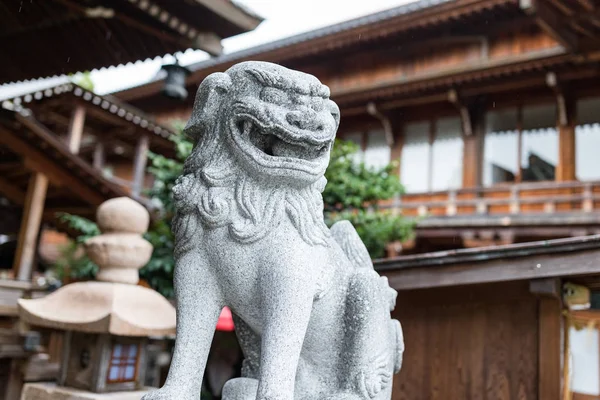Pomnik Lwa japoński w świątyni — Zdjęcie stockowe