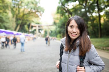 kadın ziyaret Meiji Jingu Shrine