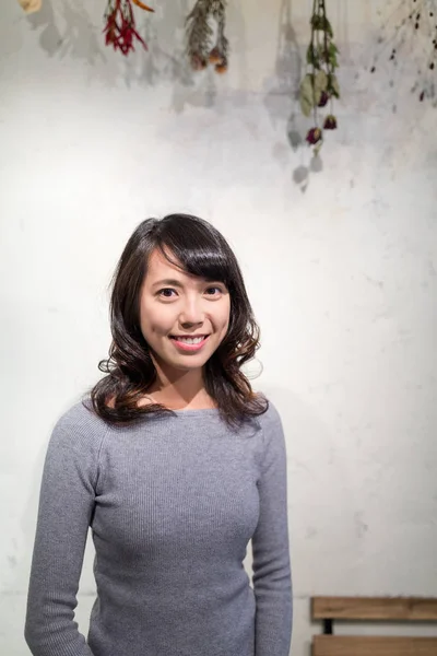 Joven mujer asiática retrato — Foto de Stock
