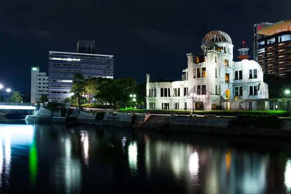 Cúpula de bomba atômica na cidade de Hiroshima — Fotografia de Stock