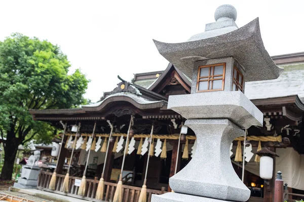 Linterna de piedra en templo japonés — Foto de Stock
