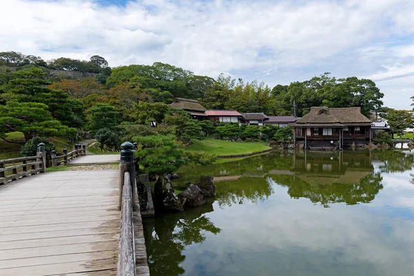 Hikone castle with pond — Stock Photo, Image