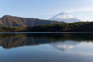 Fuji dağı ve göl