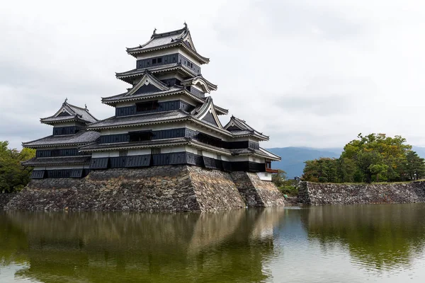 Традиционный японский замок Мацумото — стоковое фото