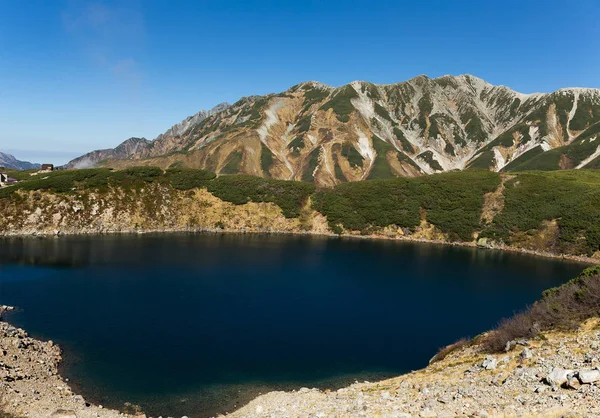 Étang Mikurigaike dans les montagnes de Tateyama — Photo