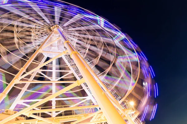 Roda gigante durante a noite — Fotografia de Stock