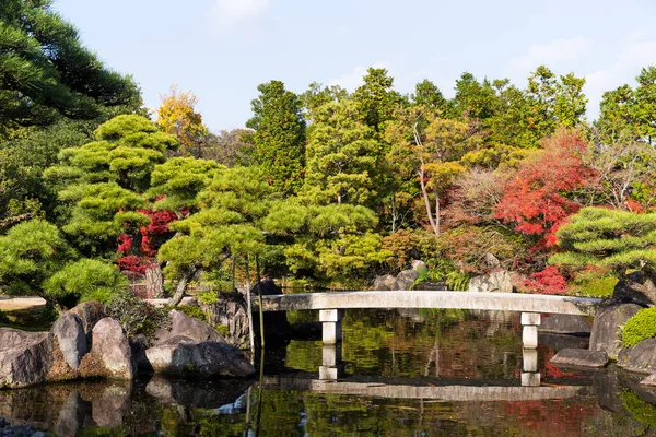 Japanese garden in autumn season — Stock Photo, Image